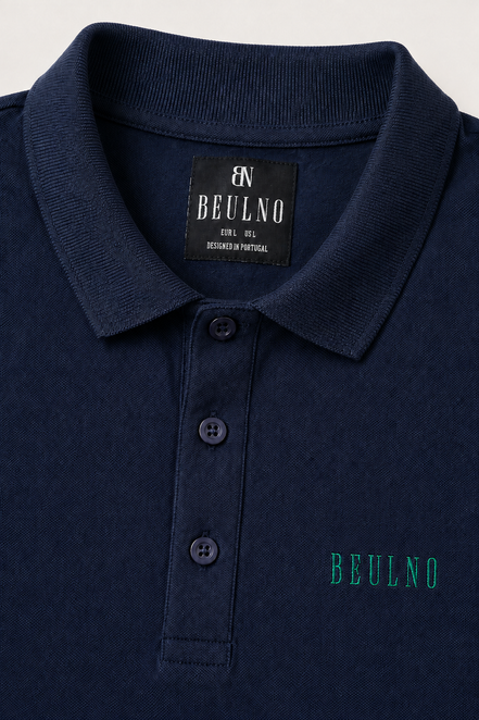 Polo Structured Crest Azul Eclipse — detalhe da etiqueta interna