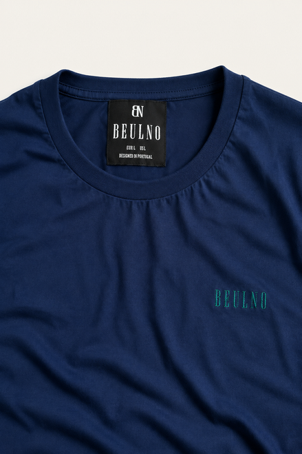 V-Neck Knit — Crest azul-marinho — detalhe da etiqueta interior