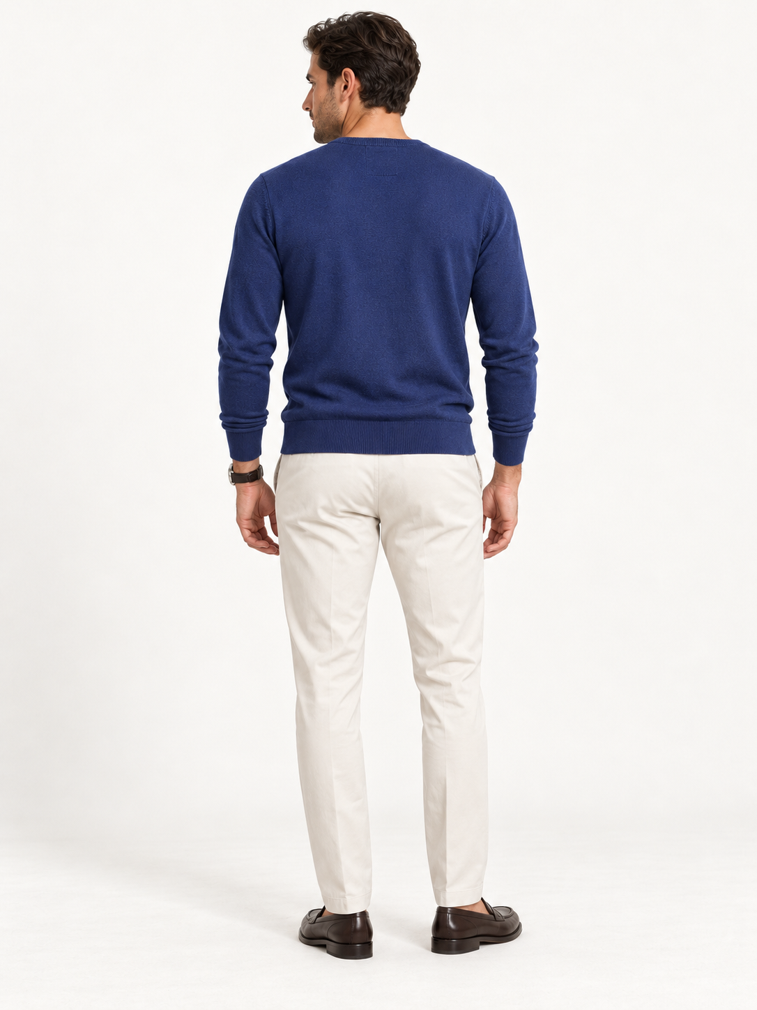 V-Neck Knit — Crest azul-marinho — modelo de costas