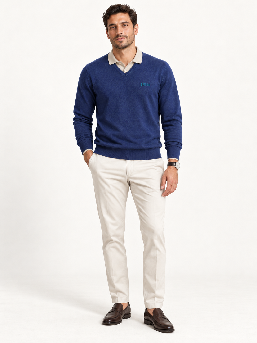 V-Neck Knit — Crest azul-marinho — modelo, vista frontal aproximada