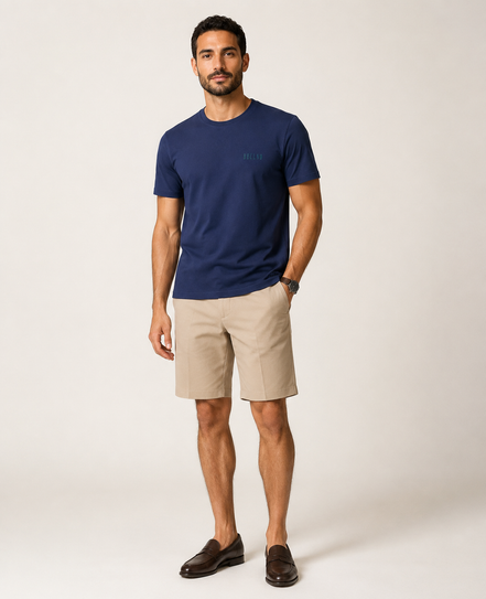 Structured T-Shirt — Crest Azul Eclipse — modelo de corpo inteiro, vista frontal