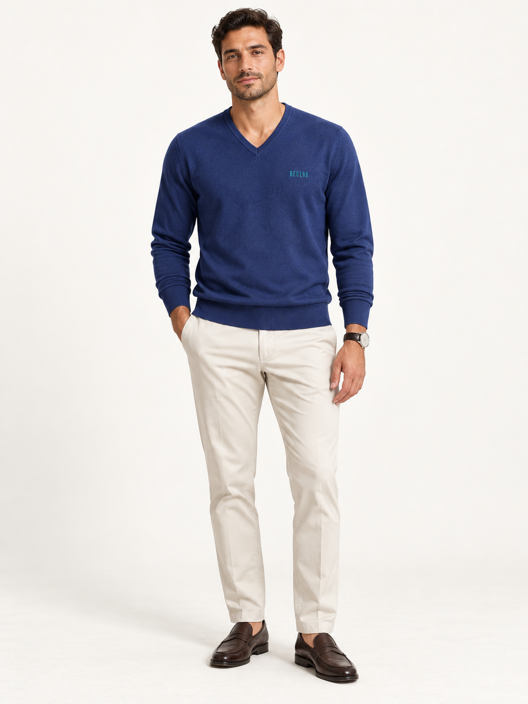 V-Neck Knit — Crest azul-marinho — modelo de corpo inteiro, vista frontal