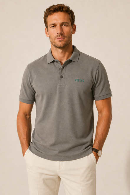 Polo Structured Crest cinzento — modelo a meio corpo