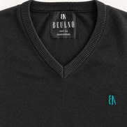 V-Neck Knit — Signature preto — detalhe da etiqueta interior
