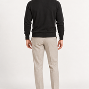 V-Neck Knit — Crest preto — modelo de costas