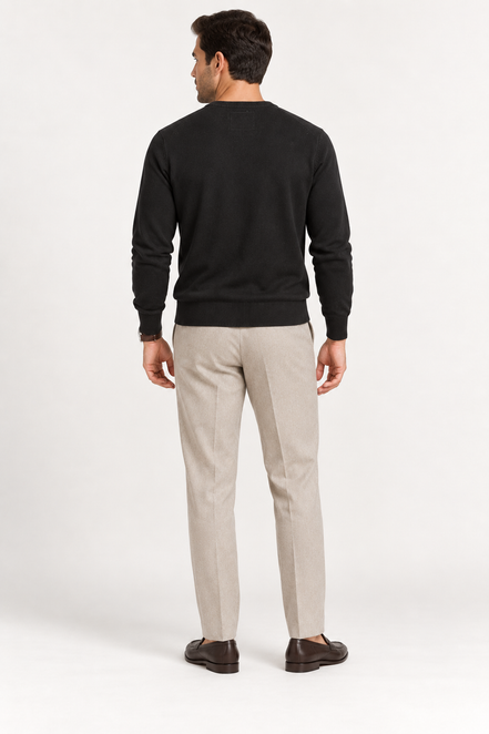 V-Neck Knit — Crest preto — modelo de costas