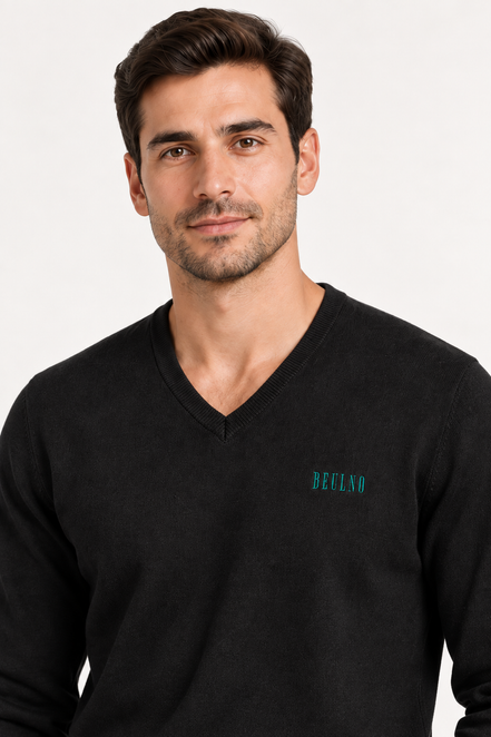 V-Neck Knit — Crest preto — modelo, retrato
