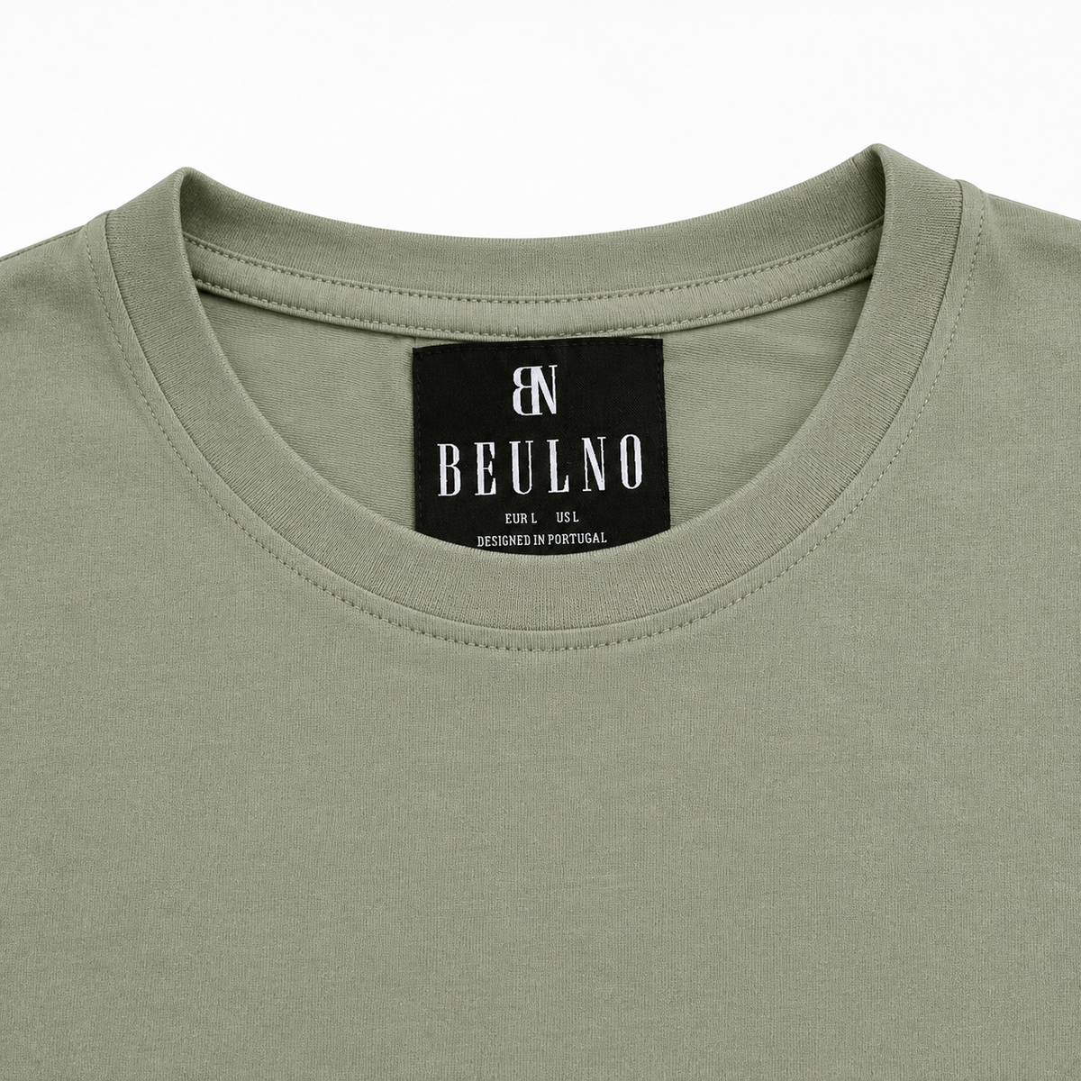 Structured T-Shirt — Crest verde Abadia — detalhe da etiqueta