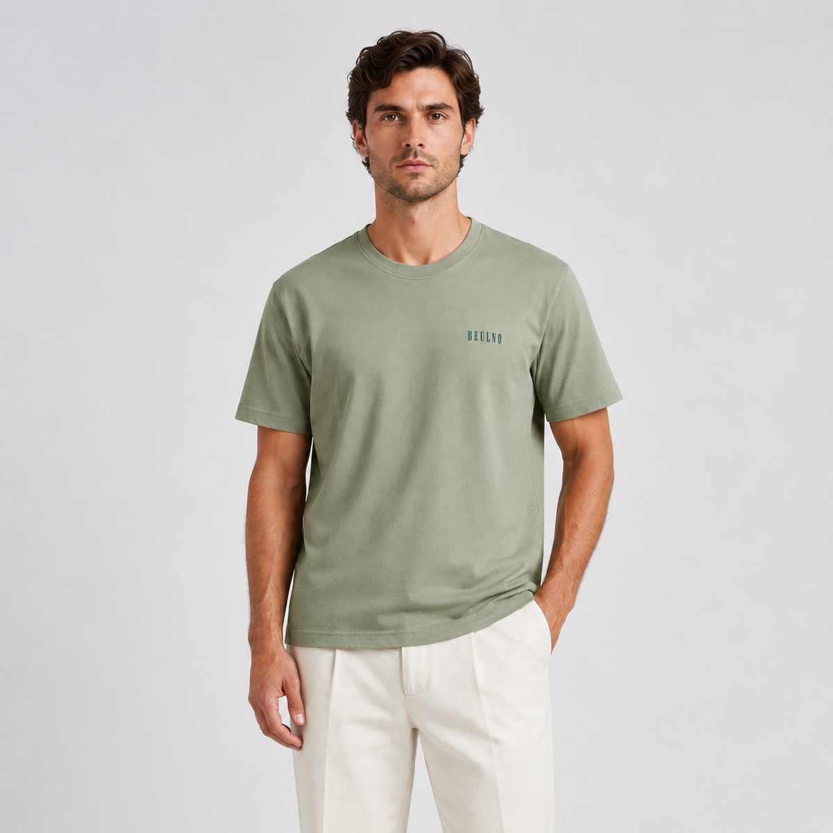 Structured T-Shirt — Crest verde Abadia — modelo de frente