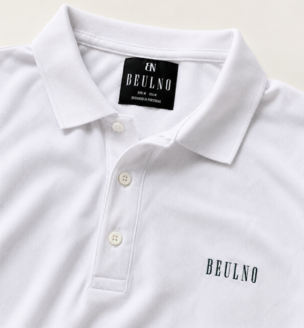 Polo Structured Crest branco — detalhe da etiqueta interna