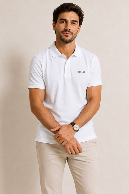 Polo Structured Crest branco — vista frontal aproximada